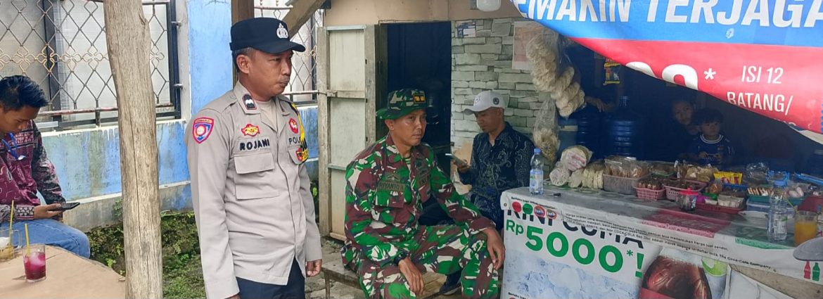 Babinsa Koramil 1603/Lohbener Komsos Bersama Masyarakat Desa Bojongslawi, Perkuat Silaturahmi dan Kamtibmas