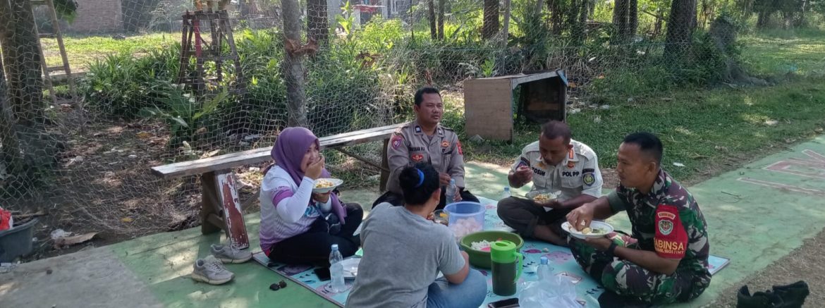 Komsos di Kelurahan Kepandean, Kopda Wili Pererat Silaturahmi dan Ajak Warga Jaga Kamtibmas