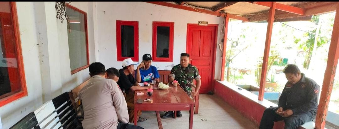 Babinsa Koramil 1608/Karangampel Komsos Bersama Ketua RT dan Warga Desa Cangkingan, Perkuat Keamanan Lingkungan