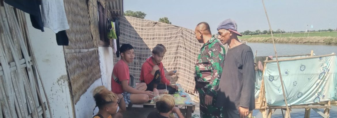 Babinsa Koramil 1603/Lohbener Pererat Silaturahmi Melalui Komsos Bersama Masyarakat Desa Sukadadi