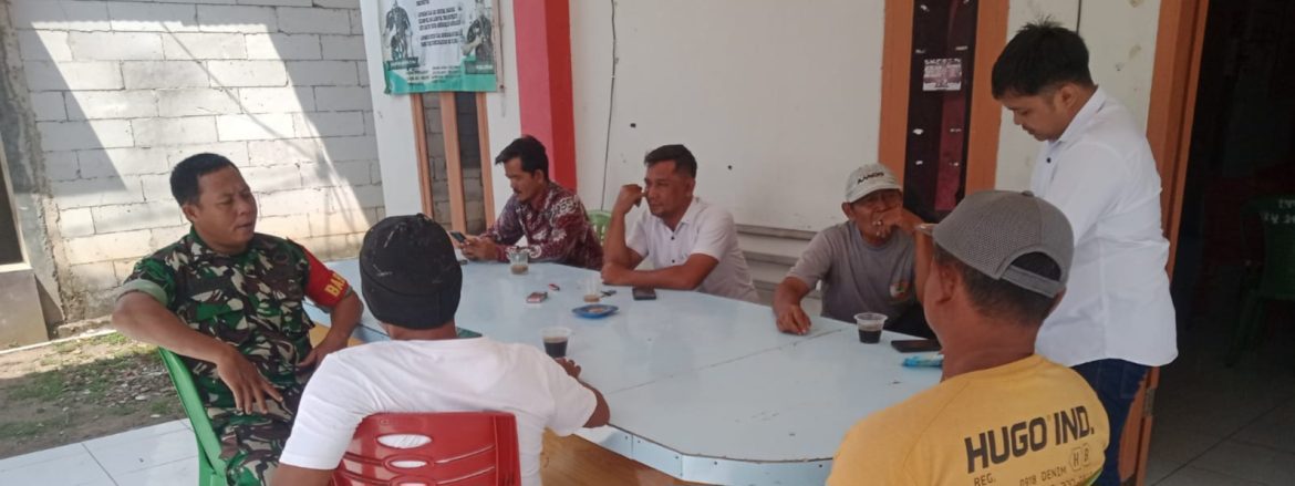 Babinsa Koramil 1605 Sukagumiwang Perkuat Sinergi dengan Warga Desa Jambe Melalui Komsos