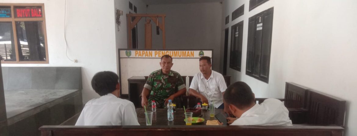 Babinsa Koramil 1605 Sukagumiwang Gelar Komsos Bersama Masyarakat Desa Jambe, Perkuat Sinergi dan Kepedulian Lingkungan