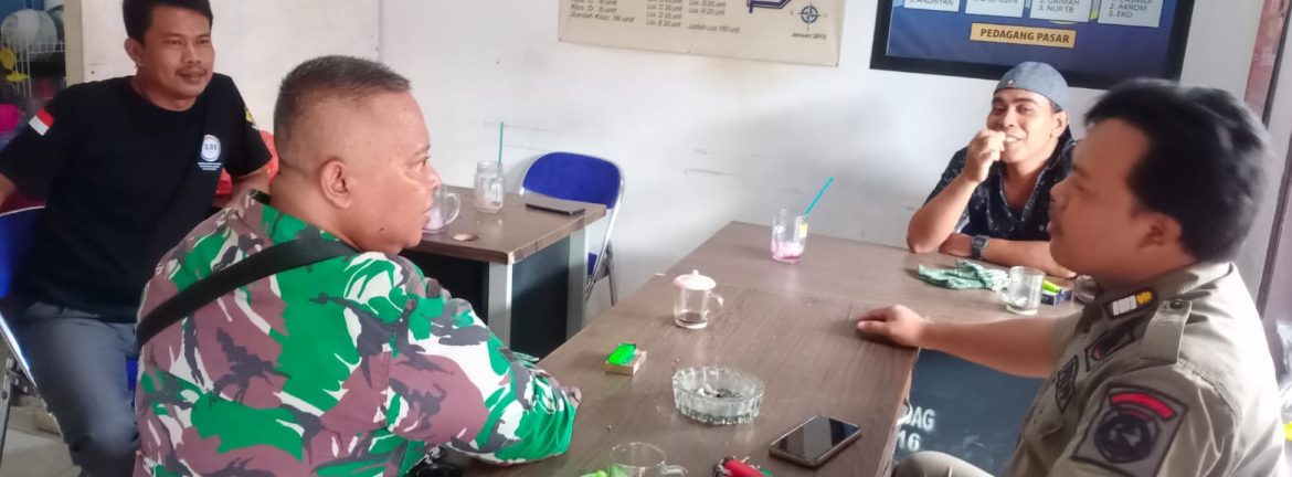 Babinsa Koramil 1605 Sukagumiwang Perkuat Sinergi Melalui Komsos Bersama Pol PP dan Masyarakat Desa Bondan