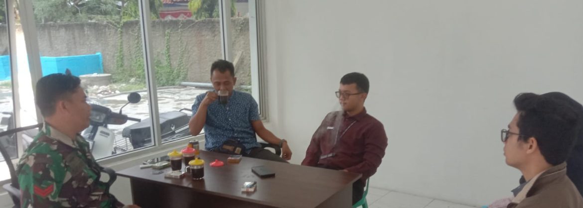 Komsos Anggota Koramil 1601/Indramayu Pererat Silaturahmi dengan Warga Desa Pabeanudik