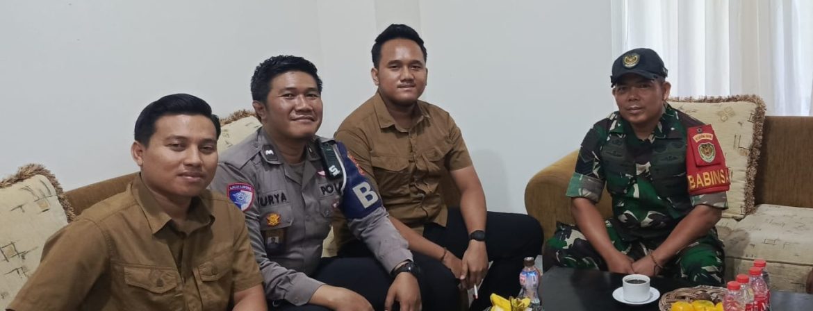 Komsos di Wilayah Binaan,Babinsa Koramil 1601 Indramayu Jalin Silaturahmi dengan Lingkungan Pemkab Indramayu di Kelurahan Margadadi