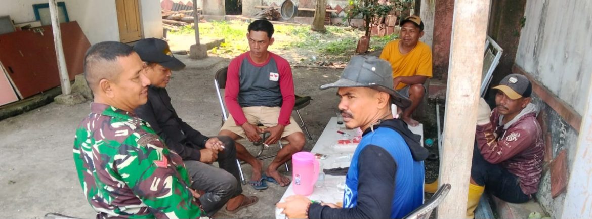 Babinsa Koramil 1603/Lohbener Laksanakan Komsos Bersama Masyarakat Desa Arahan Lor
