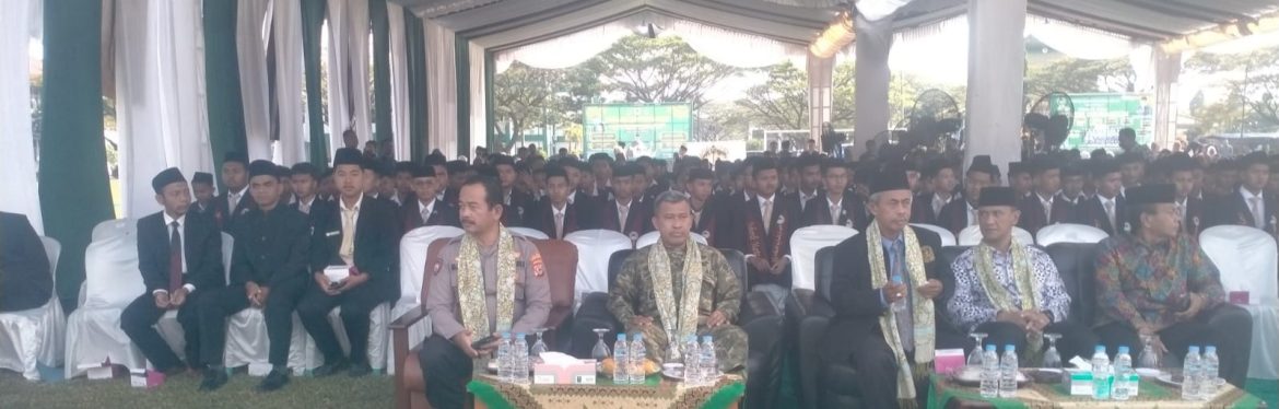 Danramil 1608/Karangampel Hadiri Pelepasan Santri Kelas Akhir Darul Ma’arif di Kampus Hijau Kaplongan Lor