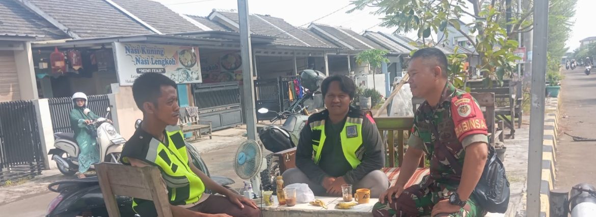 Komsos Babinsa Koramil 1601/Indramayu Pererat Silaturahmi dengan Warga Desa Tambak