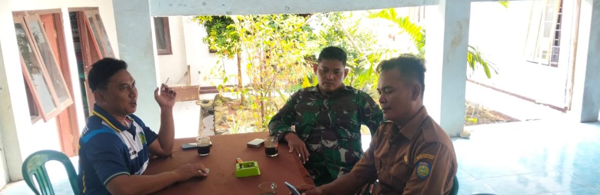 Babinsa Koramil 1603/Lohbener Pererat Sinergitas Melalui Komsos Bersama Kuwu dan Pamong Desa Lanjan