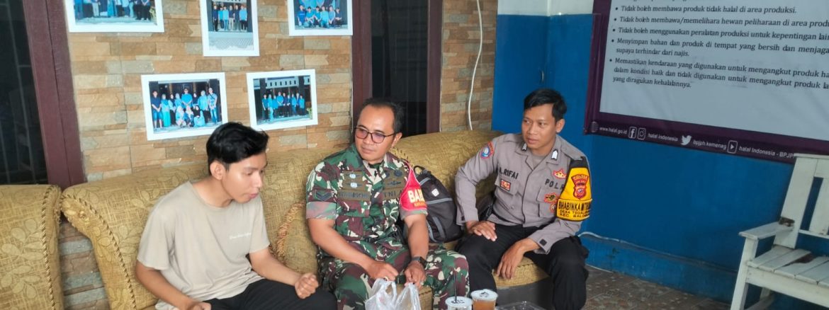 Komsos Babinsa Koramil 1601/Indramayu Pererat Kedekatan dengan Warga Desa Tegalurung