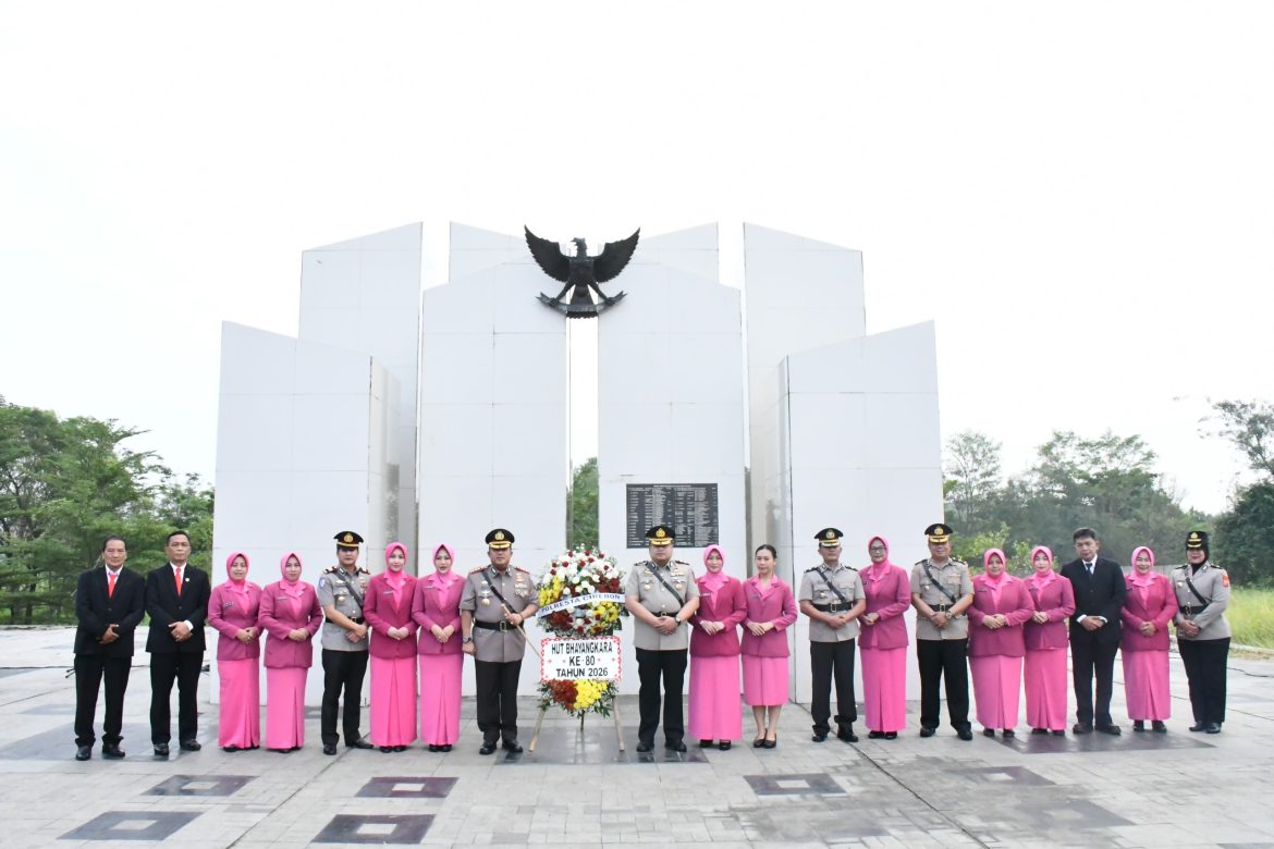 Peringati Hari Bhayangkara ke-80, Polresta Cirebon Gelar Ziarah dan Tabur Bunga di TMP Cakrabuana