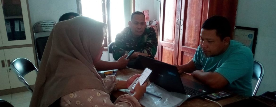 Babinsa Koramil 1608/Karangampel Perkuat Sinergi dengan Pamong Desa Kaplongan Lor Melalui Komsos