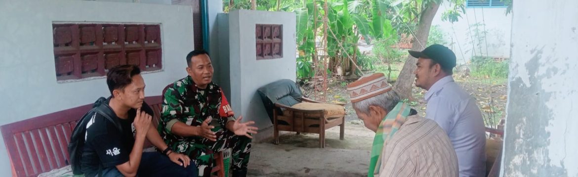 Babinsa Koramil 1608/Karangampel Perkuat Kemanunggalan TNI-Rakyat Melalui Komsos Bersama Warga Desa Jayalaksana