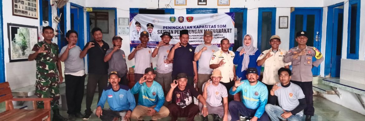 Babinsa Koramil 1603/Lohbener Bersama Forkopimcam dan Warga Gelar Karya Bakti Bersihkan Lingkungan Desa Cemara