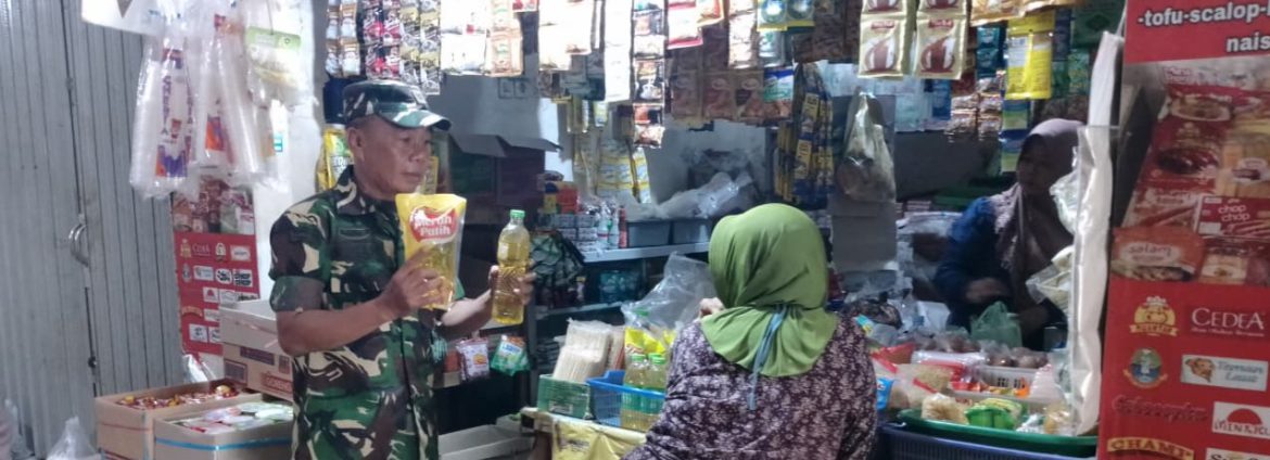 Babinsa Koramil 1605 Sukagumiwang Monitoring dan Data Harga Bahan Pokok, Pastikan Stabilitas Pasokan di Wilayah Binaan