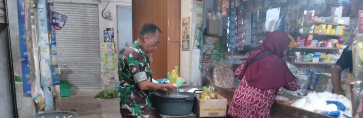 Babinsa Koramil 1605/Sukagumiwang Monitoring dan Data Harga Bahan Pokok, Pastikan Stabilitas Pasokan di Wilayah Binaan