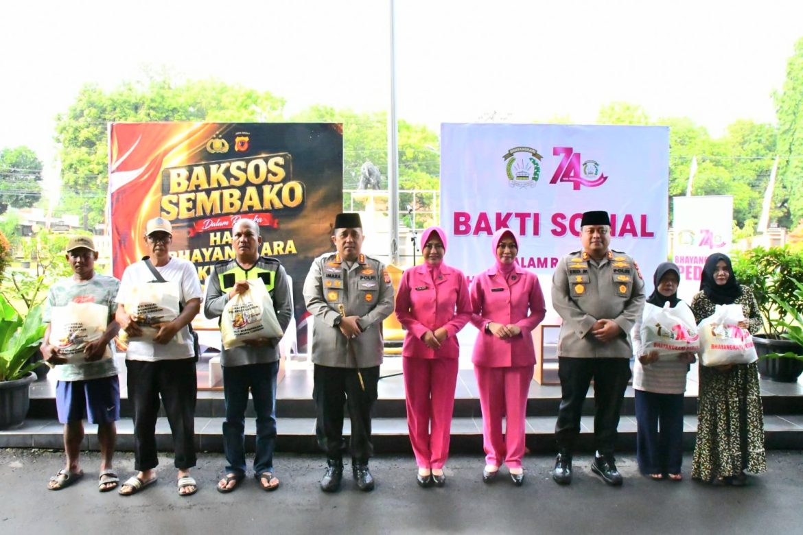 Polresta Cirebon Salurkan 600 Paket Sembako dalam Bhakti Sosial Hari Bhayangkara ke-80