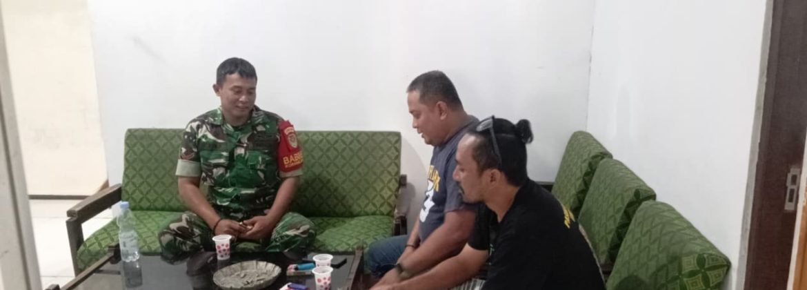 Komsos Babinsa Koramil 1601/Indramayu Perkuat Kedekatan dengan Warga Desa Gelarmandala