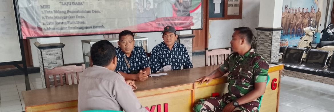 Babinsa Koramil 1603/Lohbener Laksanakan Komsos Bersama Perangkat Desa Larangan