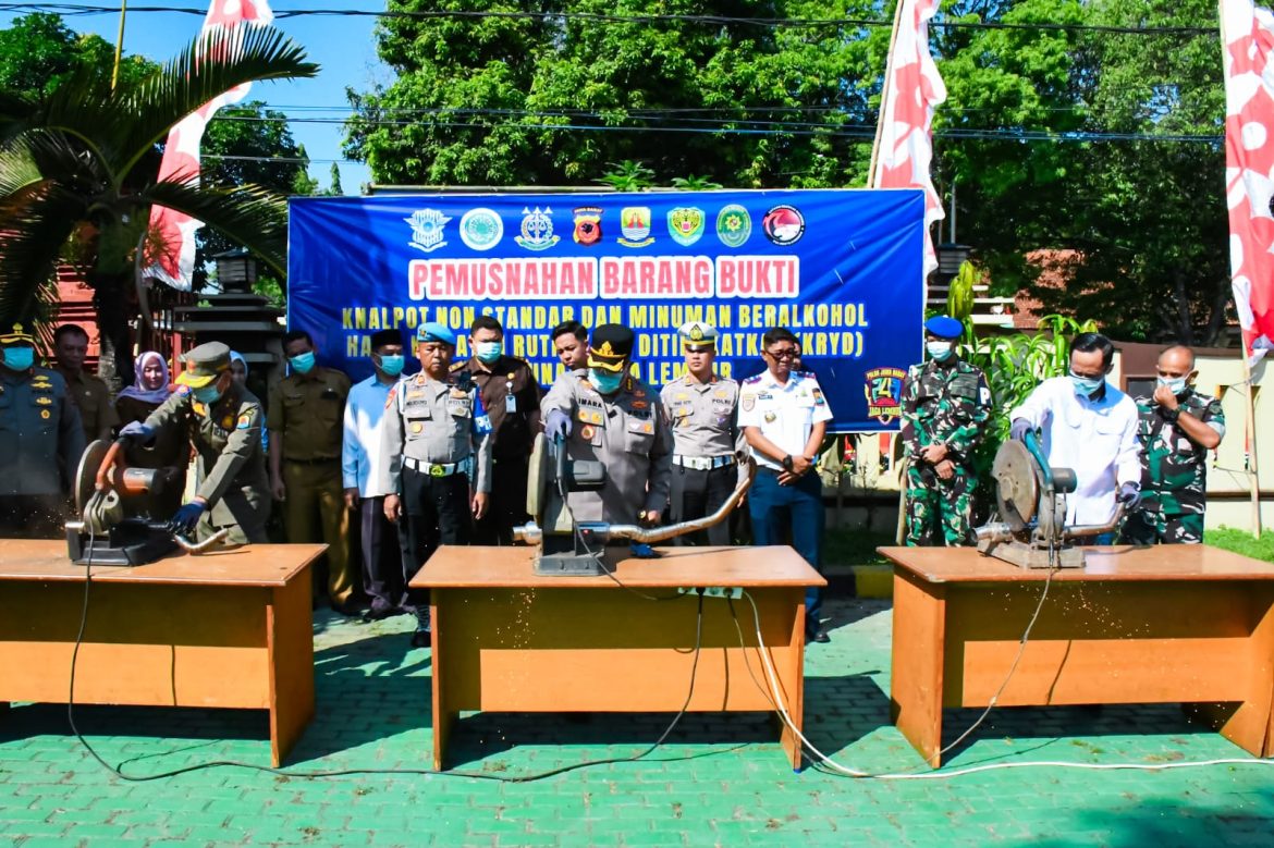 Polresta Cirebon Musnahkan Belasan Ribu Botol Miras dan Ribuan Knalpot Brong