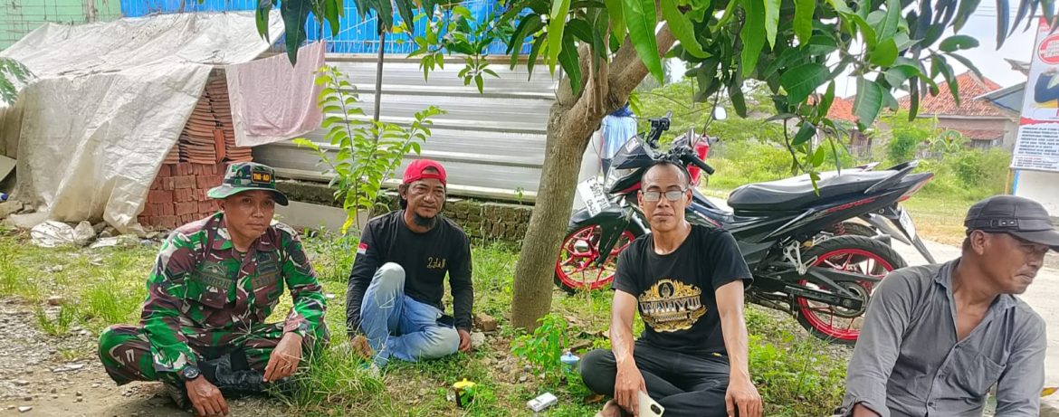 Babinsa Koramil 1603/Lohbener Pererat Silaturahmi Melalui Komsos Bersama Masyarakat Desa Bojongslawi