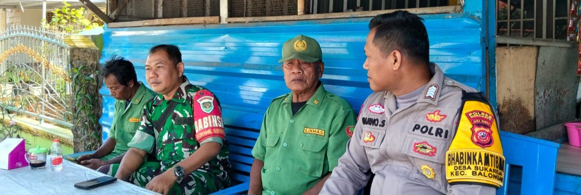 Babinsa Koramil 1601/Indramayu Pererat Silaturahmi Melalui Komsos Bersama Warga Desa Sukareja