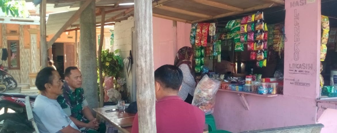 Babinsa Koramil 1608/Karangampel Komsos Bersama Warga Desa Kaplongan Lor, Pererat Silaturahmi dan Jaga Kondusivitas Lingkungan