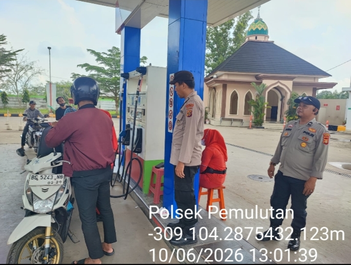 Polsek Pemulutan Ogan Ilir Intensifkan Patroli dan Monitoring SPBU Pasca Penyesuaian Harga BBM Non-Subsidi, Pastikan Situasi Tetap Kondusif