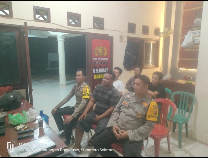 Nobar Pesta Bola Dunia 2026 di Polsek Rantau Bayur ,Kapolsek Ajak Pemuda Jaga Kondusivitas