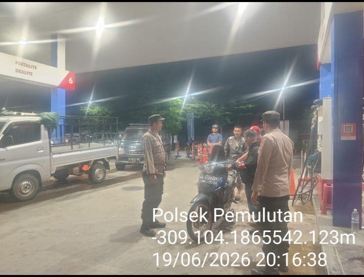 POLSEK PEMULUTAN POLRES OGAN ILIR LAKSANAKAN PATROLI DAN MONITORING SPBU PASCA PENYESUAIAN HARGA BBM NON-SUBSIDI, SITUASI TERPANTAU AMAN DAN KONDUSIF