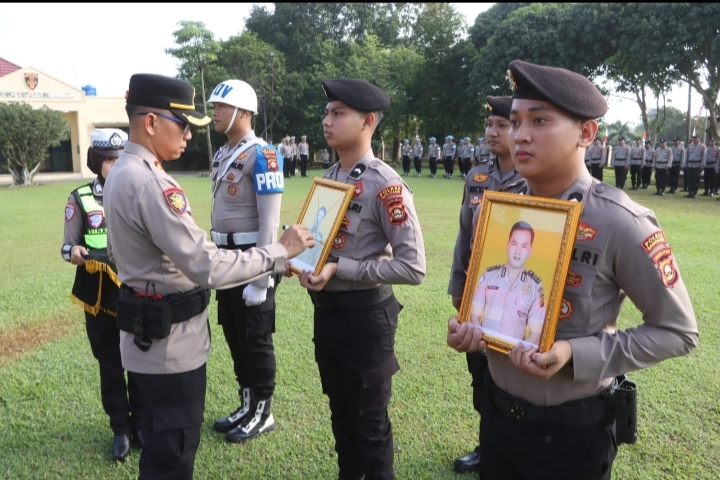 Polres Banyuasin Laksanakan Upacara PTDH Dua Personel sebagai Bentuk Penegakan Disiplin