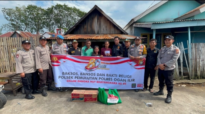 Polsek Pemulutan Ogan Ilir Salurkan Bantuan Sosial kepada Korban Kebakaran, Wujud Kepedulian dan Hadirnya Polri di Tengah Masyarakat