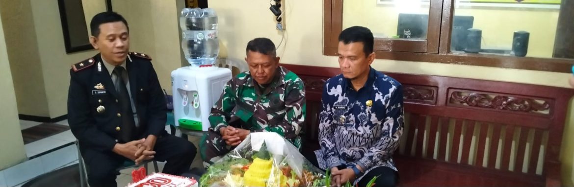 Danramil 1603/Lohbener Berikan Ucapan Selamat HUT Bhayangkara ke-80 di Polsek Lohbener dan Polsek Arahan