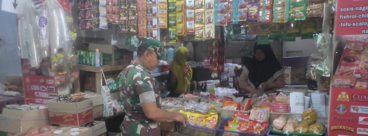 Babinsa Koramil 1605/Sukagumiwang Monitoring Harga Bahan Pokok, Pastikan Ketersediaan dan Stabilitas Pangan di Wilayah Binaan