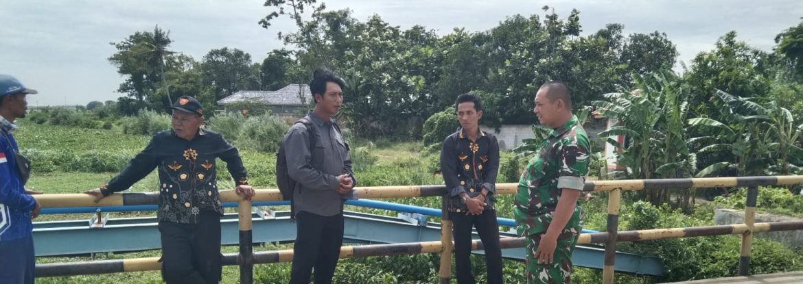 Babinsa Koramil 1603/Lohbener Perkuat Silaturahmi Melalui Komsos Bersama Masyarakat Desa Sukadadi