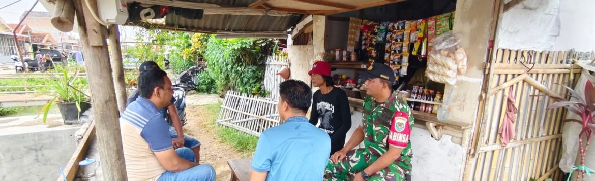 Babinsa Koramil 1608/Karangampel Pererat Silaturahmi Melalui Komsos Bersama Warga Desa Kedokan Agung