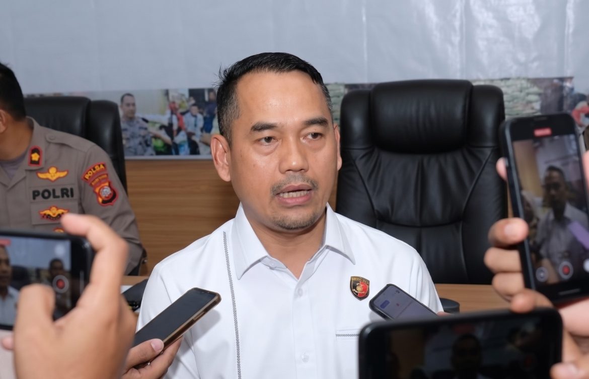 Tuntaskan Penyidikan Kasus Oli Palsu, Polda Kalbar Serahkan Tersangka dan Barang Bukti ke Kejaksaan Negeri Mempawah