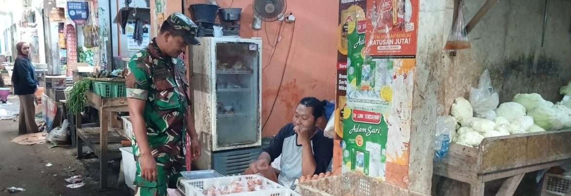 Babinsa Koramil 1605/Sukagumiwang Monitoring dan Data Harga Bahan Pokok, Pastikan Stabilitas Pasokan di Wilayah Binaan