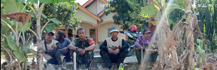 Babinsa Koramil 1603/Lohbener Komsos Bersama Warga Desa Cidempet, Dorong Kesiapan Hadapi Musim Tanam II