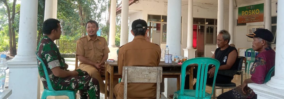Babinsa Koramil 1603/Lohbener Perkuat Sinergi Lewat Komsos Bersama Pamong Desa dan Masyarakat Langut