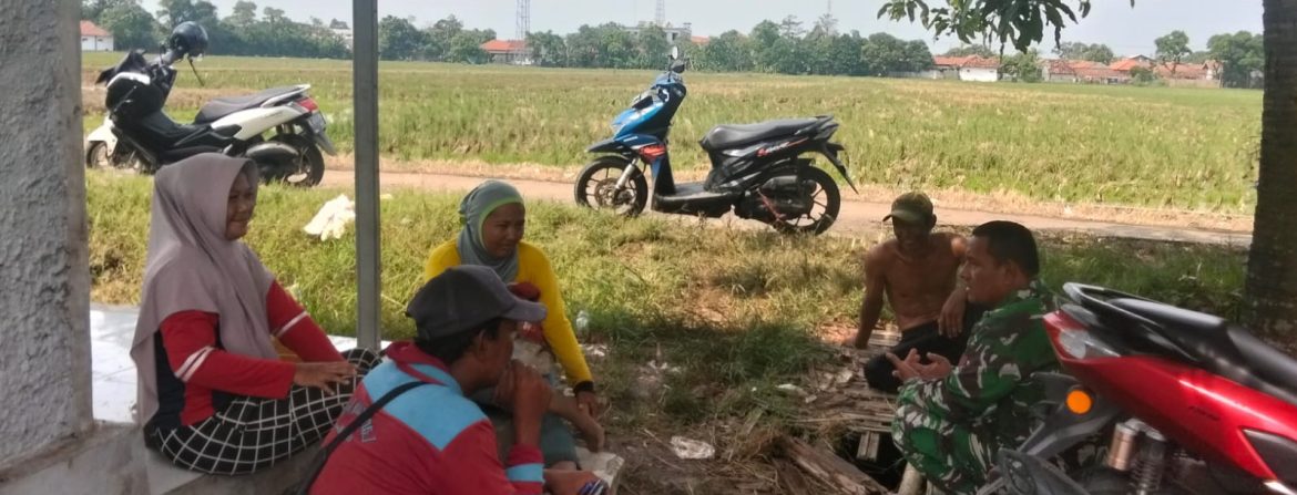 Babinsa Koramil 1603/Lohbener Perkuat Silaturahmi dan Ajak Warga Arahan Lor Jaga Keamanan Lingkungan