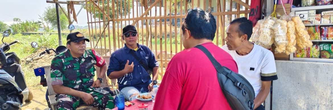 Babinsa Koramil 1608/Karangampel Perkuat Silaturahmi dan Ajak Warga Kedokan Agung Jaga Kebersihan Lingkungan