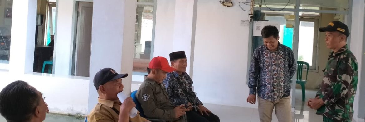 Babinsa Koramil 1605 Sukagumiwang Pererat Kedekatan dengan Warga Melalui Komsos di Desa Tenajar Kidul