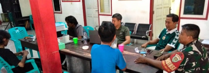 Komsos Babinsa Koramil 1601/Indramayu Perkuat Sinergi Bersama Pamong Desa Telukagung