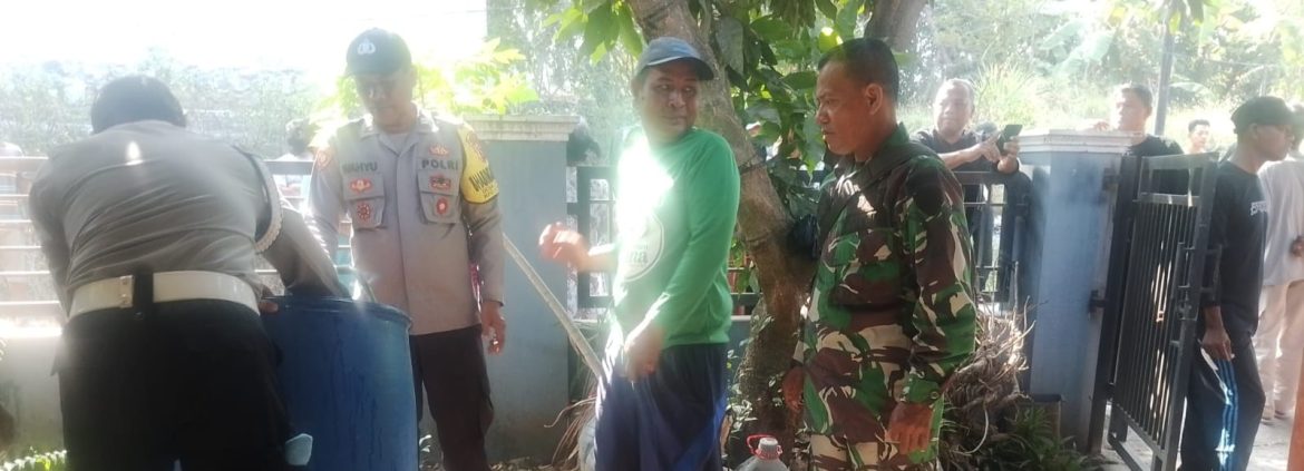 Koramil 1603/Lohbener Laksanakan Takziah ke Rumah Duka Korban Tenggelam di Sungai Cimanuk
