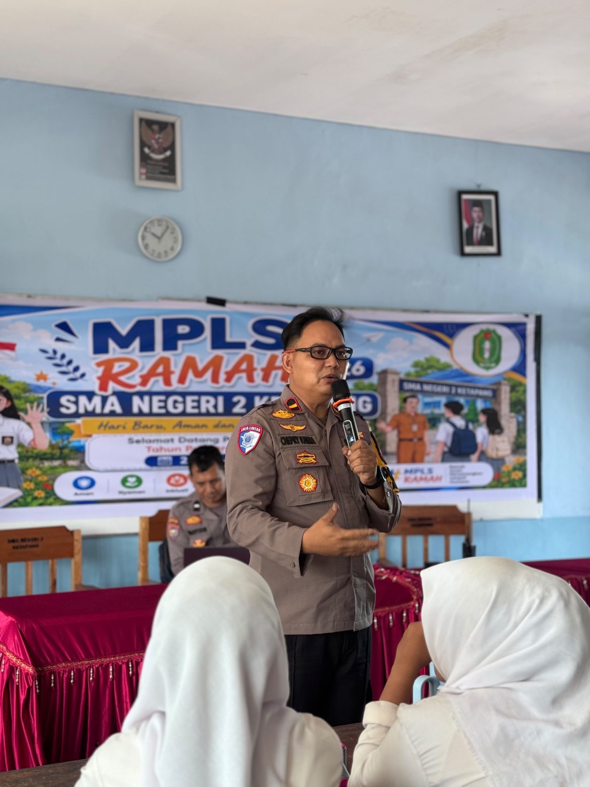 Cegah Penyalahgunaan Narkoba dan Kenakalan Remaja, Polsek Benua Kayong Sosialisasi kepada Peserta MPLS SMAN 2 Benua Kayong