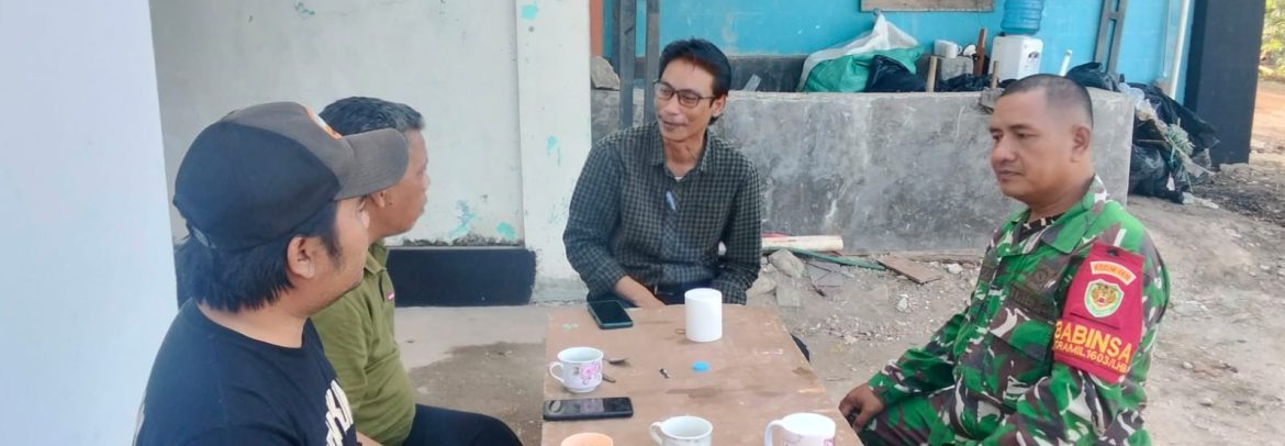 Babinsa Koramil 1603/Lohbener Perkuat Kamtibmas Lewat Komsos Bersama Warga Desa Arahan Lor