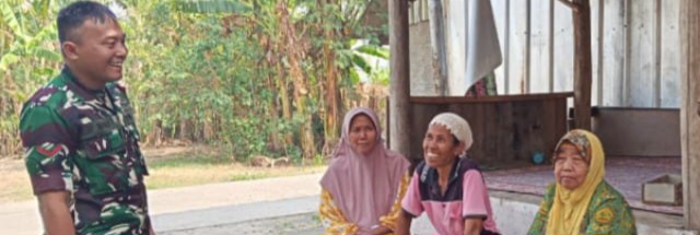 Komsos Babinsa Koramil 1601/Indramayu Perkuat Kedekatan dengan Warga Desa Gelarmandala