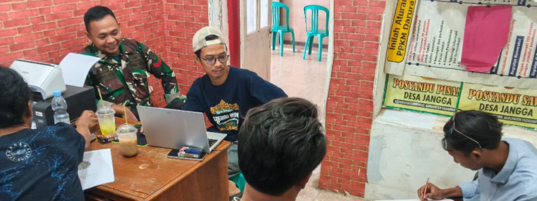 Babinsa Koramil 1611/Losarang Perkuat Sinergi dengan Tokoh Pemuda Desa Jangga Melalui Komsos