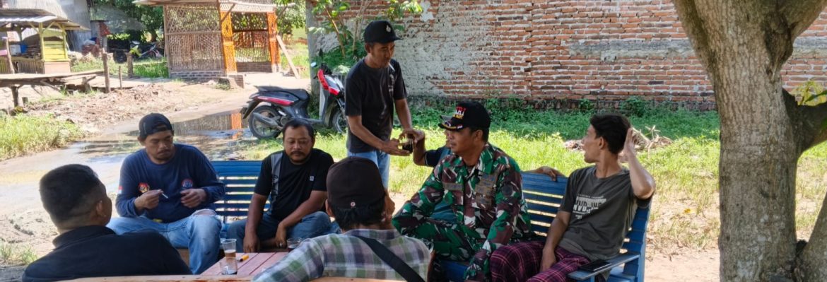 Babinsa Koramil 1608/Karangampel Perkuat Sinergi dengan Warga Melalui Komsos di Desa Karangampel Kidul
